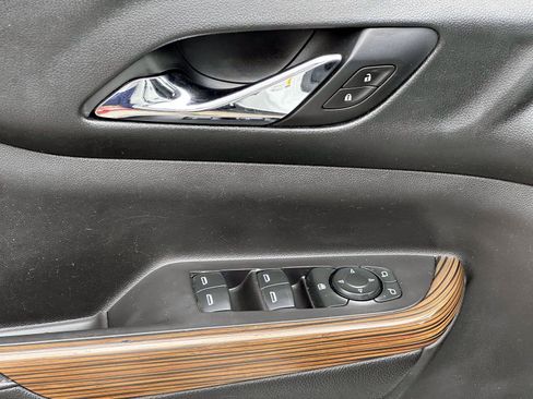 Used 2018 GMC Acadia SLE AWD/4WD image 9