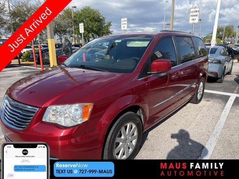 Used 2015 Chrysler Town & Country Touring image 1