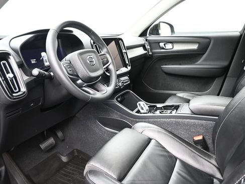 Used 2023 Volvo XC40 B5 Plus w/ Driver Assist Package AWD/4WD image 9