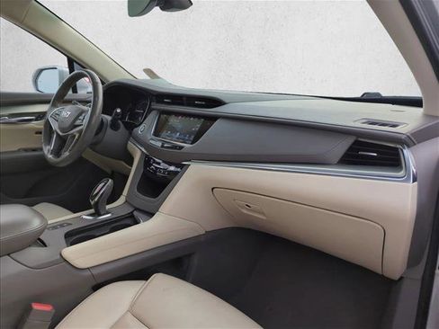 Used 2018 Cadillac XT5 Luxury image 28