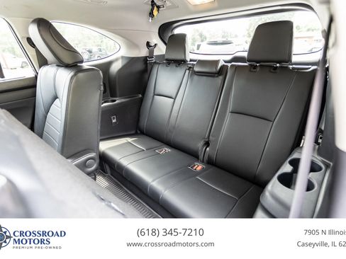 Used 2023 Toyota Highlander XLE AWD/4WD image 25