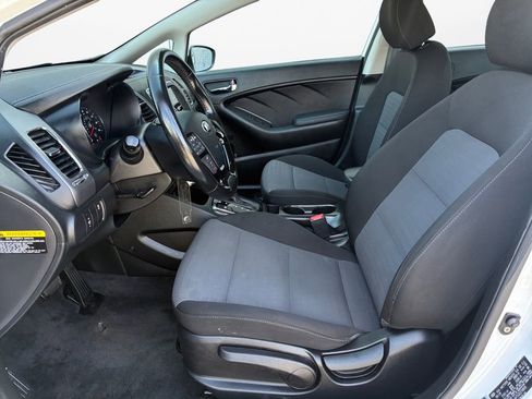 Used 2018 Kia Forte S image 19