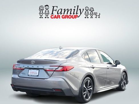 Used 2025 Toyota Camry SE w/ Convenience Package FWD image 4