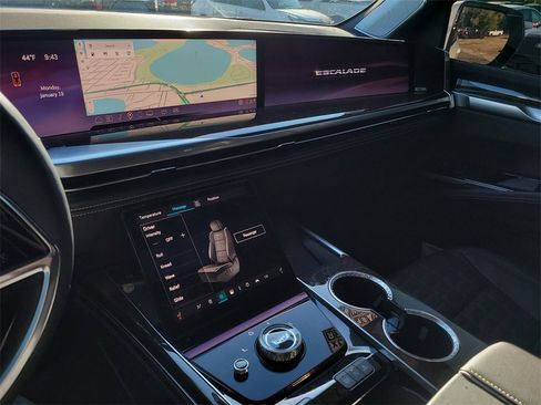 Used 2025 Cadillac Escalade ESV Sport Platinum image 20