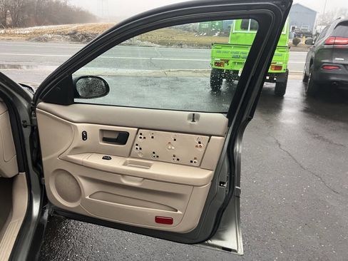 Used 2004 Ford Taurus SE image 19