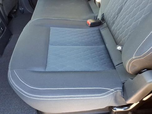 Used 2018 Nissan Titan SV w/ SV Convenience Package image 22