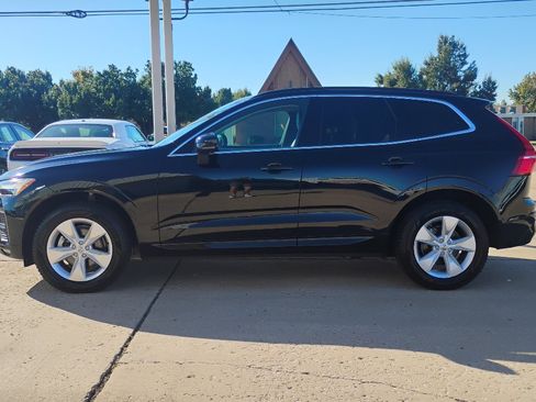 Used 2022 Volvo XC60 B5 Momentum image 4