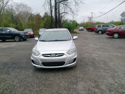 Used 2012 Hyundai Accent GS FWD image 3