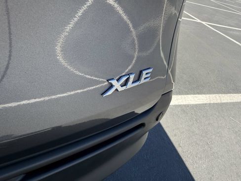 Used 2025 Toyota Sienna XLE FWD image 7