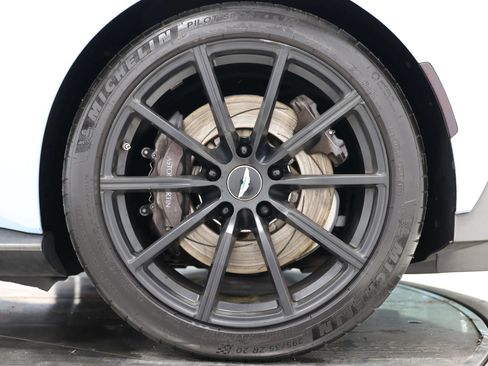 Used 2020 Aston Martin V8 Vantage Coupe RWD image 95
