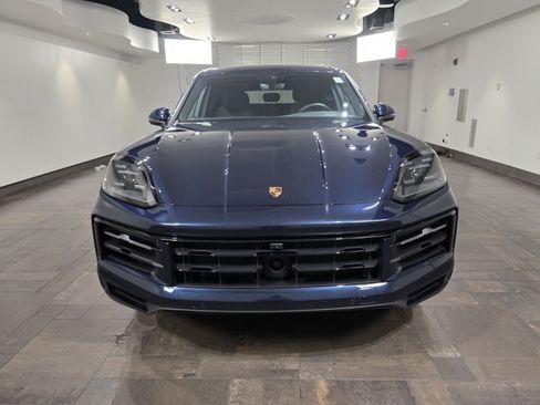 Used 2025 Porsche Cayenne AWD/4WD image 2