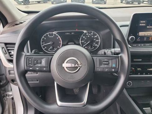 Used 2023 Nissan Rogue SV image 25