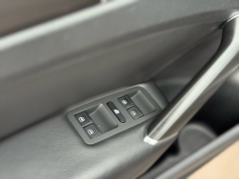 Used 2018 Volkswagen Passat 2.0T S image 14