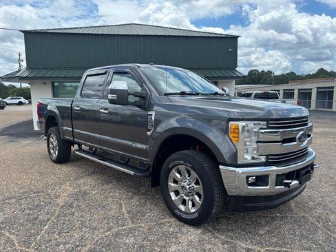Used 2017 Ford F250 Lariat w/ Lariat Ultimate Package AWD/4WD image 7