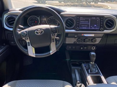 Used 2022 Toyota Tacoma SR5 w/ Technology Package RWD image 8
