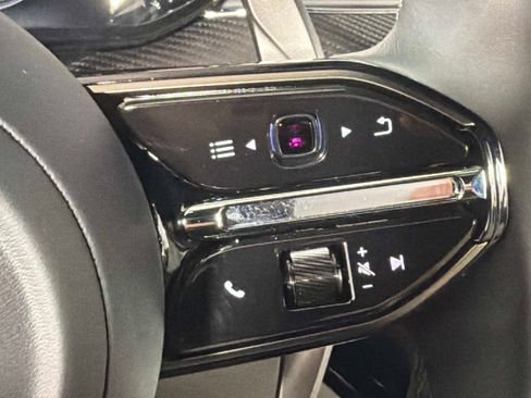 Used 2025 Aston Martin V8 Vantage Coupe RWD image 41