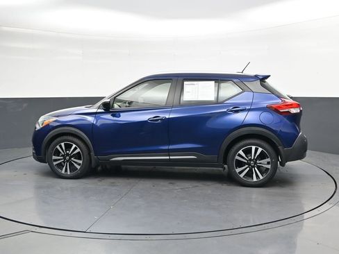 Used 2020 Nissan Kicks SR w/ SR Premium Package FWD image 3