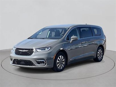 Used 2022 Chrysler Pacifica Touring-L