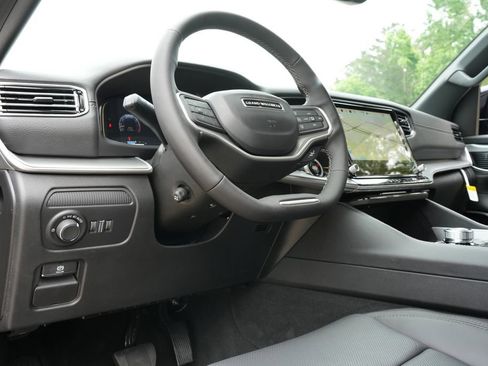 New 2026 Jeep Grand Wagoneer L Limited AWD/4WD image 15