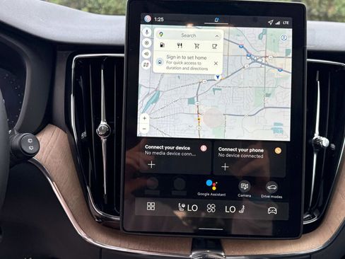 New 2026 Volvo XC60 B5 Plus w/ Climate Package image 22