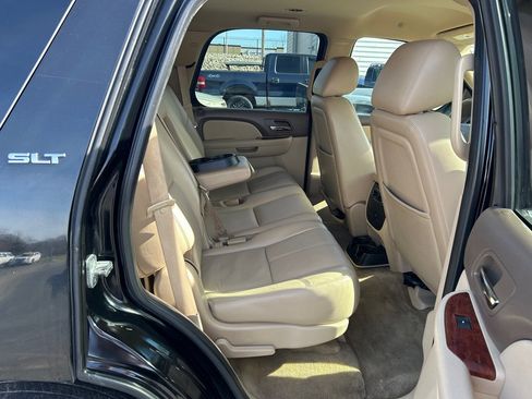 Used 2011 GMC Yukon SLT w/ SLT-2 Equipment Package AWD/4WD image 13