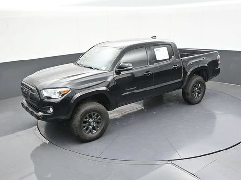 Used 2022 Toyota Tacoma SR5 w/ Technology Package AWD/4WD image 67