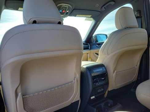 New 2025 Jeep Grand Cherokee L Limited w/ Black Appearance Package image 15