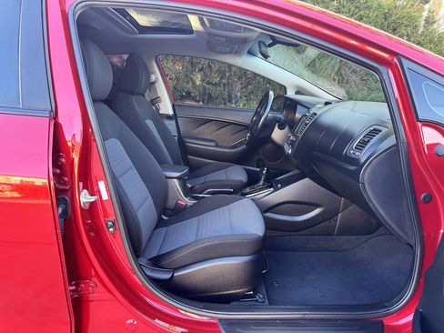 Used 2018 Kia Forte S w/ S Technology Plus Package image 12