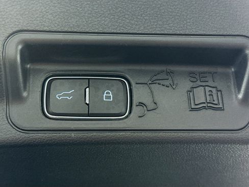 Used 2024 Ford Explorer Limited RWD image 31