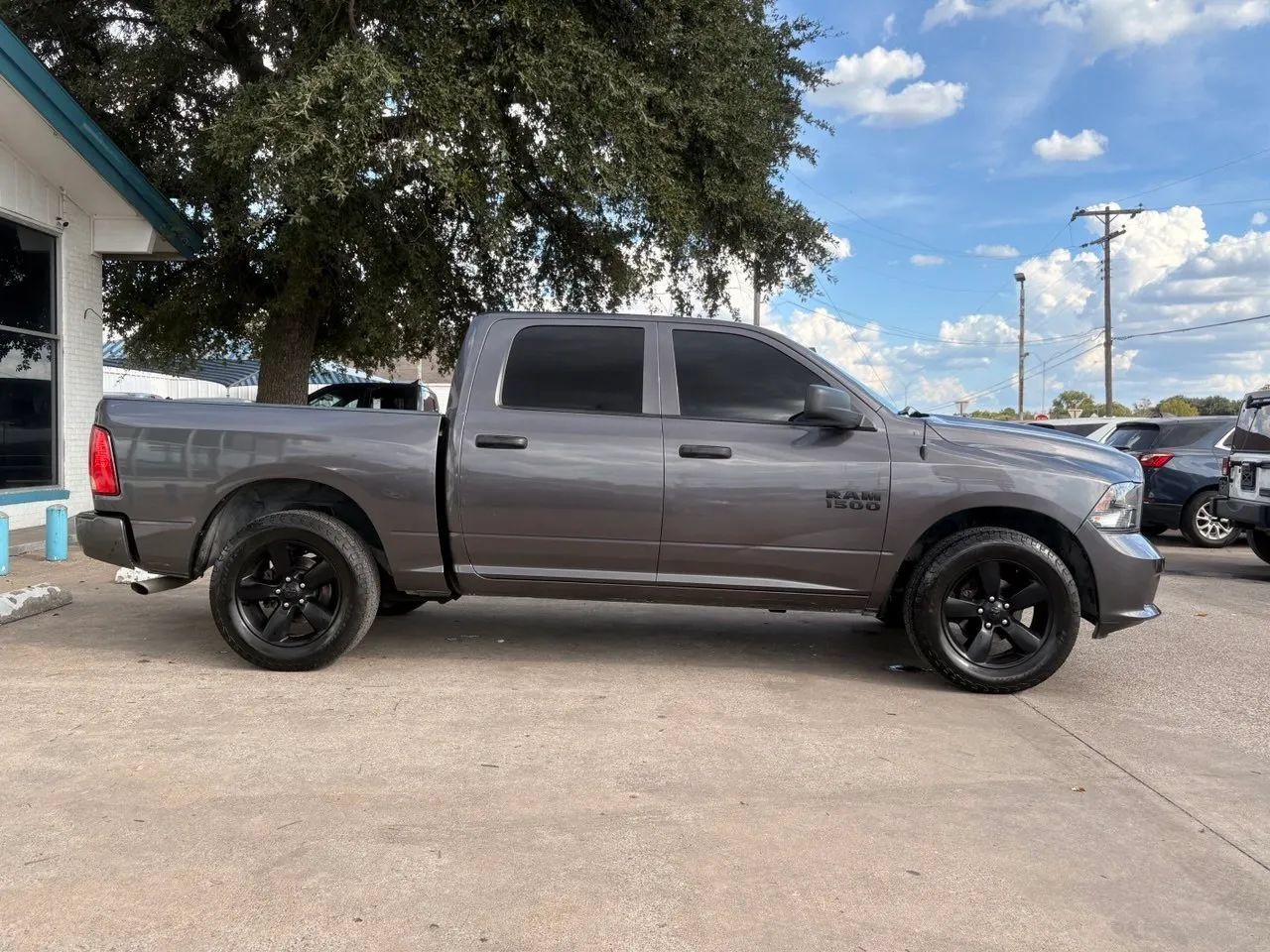 Used 2018 RAM 1500 Express w/ Express Value Package RWD image 4