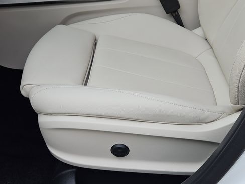 Used 2025 Mercedes-Benz GLB 250 image 26