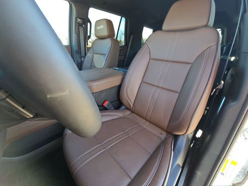 Used 2026 Chevrolet Tahoe High Country image 11