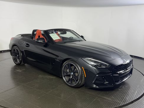 Certified 2025 BMW Z4 sDrive30i w/ Premium Package RWD image 3