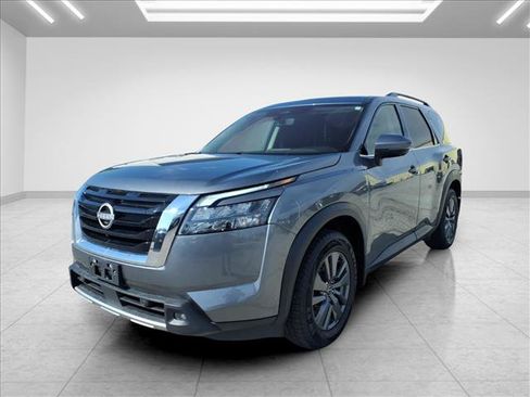 Used 2024 Nissan Pathfinder SV AWD/4WD image 5