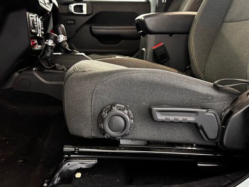 Used 2024 Jeep Wrangler Unlimited image 8