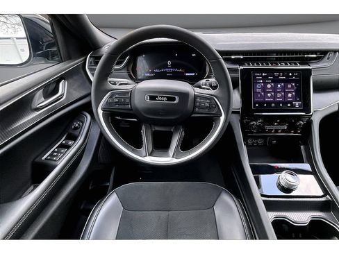 Certified 2025 Jeep Grand Cherokee L Altitude image 6