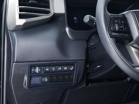 Used 2025 Toyota Tundra Limited AWD/4WD image 32