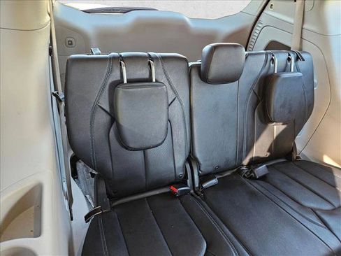 Used 2021 Chrysler Pacifica Touring-L w/ Premium & Safety Sphere Group image 21