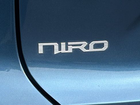 Used 2024 Kia Niro SX Touring image 28