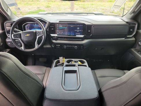 Used 2024 Chevrolet Silverado 2500 LTZ AWD/4WD image 15