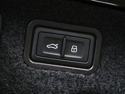 Used 2022 Audi A8 L 3.0T image 30