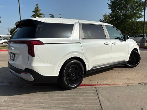 Used 2026 Kia Carnival FWD image 6