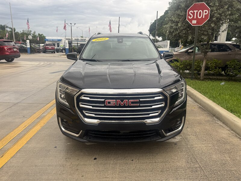 Used 2022 GMC Terrain SLT AWD/4WD image 2