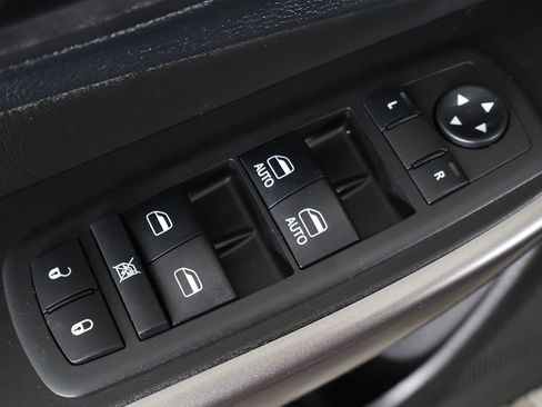 Used 2019 Jeep Cherokee Limited AWD/4WD image 40