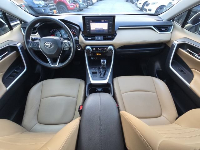 Used 2019 Toyota RAV4 XLE Premium FWD image 37