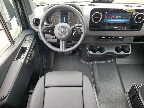 New 2025 Mercedes-Benz Sprinter 2500 image 9