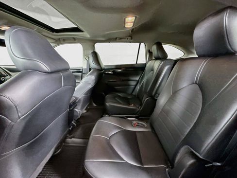 Used 2023 Toyota Highlander XLE FWD image 41
