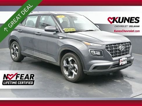Used 2025 Hyundai Venue SEL image 1