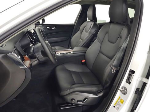 Certified 2024 Volvo XC60 B5 Plus w/ Climate Package AWD/4WD image 19