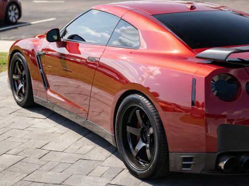 Used 2015 Nissan GT-R Black Edition AWD/4WD image 13